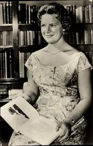 Ak Prinzessin Irene der Niederlande, Portrait Soestdijk 1958