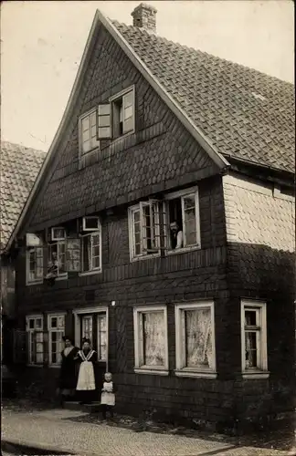 Foto Ak Gütersloh in Westfalen, Wohnhaus, Anwohner