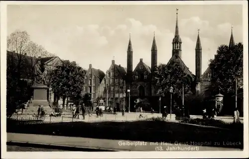 Ak Hansestadt Lübeck, Geibelplatz mit Heil. Geist Hospital