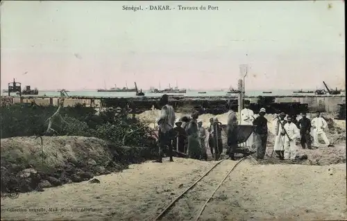 Ak Dakar Senegal, Travaux du Port, Blick auf den Hafen, Arbeiter, Lore