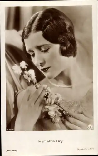 Ak Schauspielerin Marceline Day, Seitenportrait, Ross 4400/1