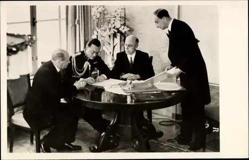 Ak Prins Bernhard, Minister President Dr. L. J. M. Been en Jhr. Mr. F. Beelaerts van Blokland, 1947