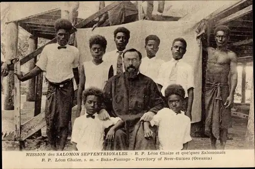 Ak Neuguinea, Mission des Salomon Septentrionales, R.P. Leon Chaize et quelques Samolonais