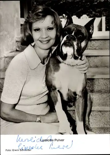 Ak Schauspielerin Liselotte Pulver, Portrait, Autogramm, Bulldogge