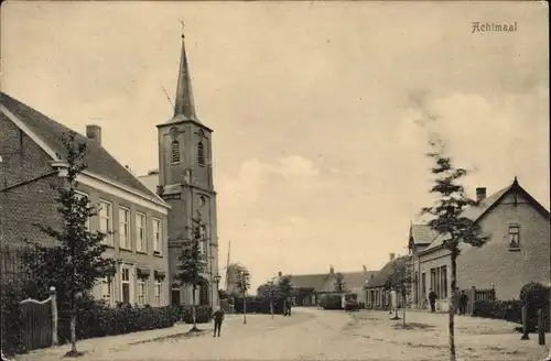 Ak Achtmaal Nordbrabant Niederlande, Straßenpartie mit Kirche
