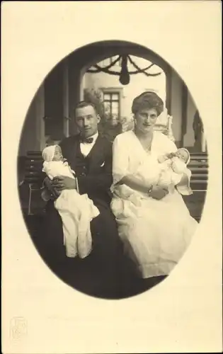 Foto Ak Friedrich von Hohenzollern, Margarete von Sachsen, Maria Antonia, Maria Adelgunde, 1921