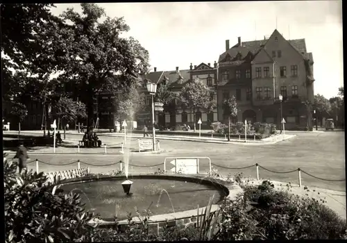 Ak Treuen im Vogtland, Ernst-Thälmann-Platz, Springbrunnen
