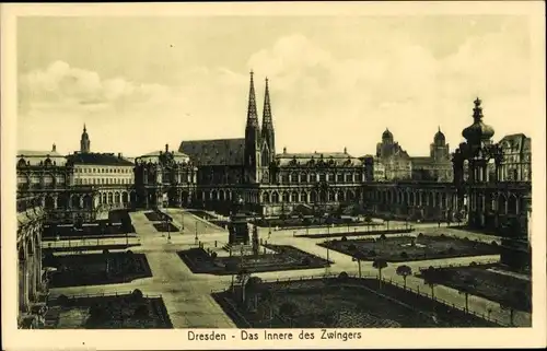 Ak Dresden Altstadt, das Innere des Zwingers