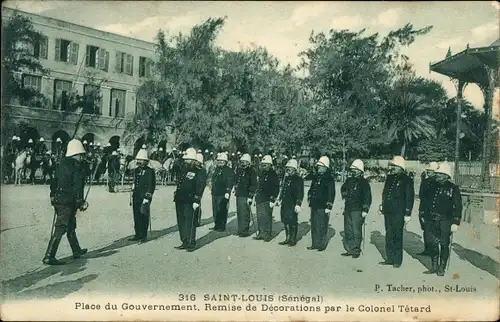 Ak Saint Louis Senegal, Place du Gouvernement,Remise de Décorations par le Colonel Têtard