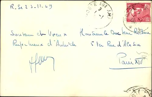 Foto Ak Kitzbühel in Tirol, Straßenpartie, Winteransicht, Kirchturm