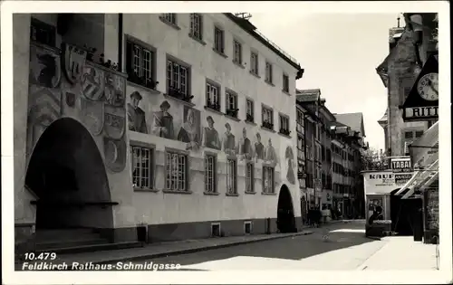 Ak Feldkirch Vorarlberg, Blick in die Schmidgasse, Tor, Wandmalerei