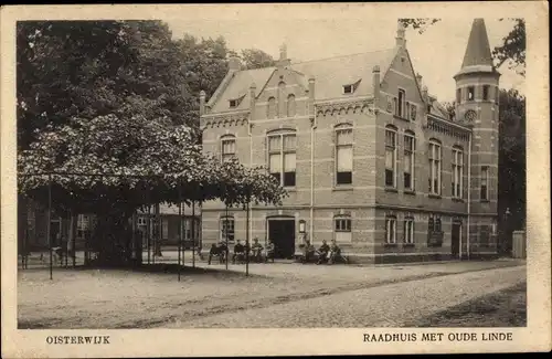 Ak Oisterwijk Nordbrabant Niederlande, Raadhuis met Oude Linde