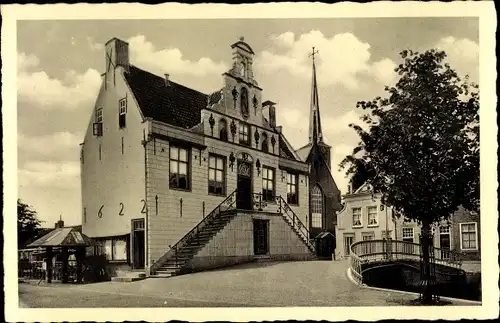 Ak Oud Beierland Beijerland Südholland, Raadhuis met Ned. Herv. Kerk