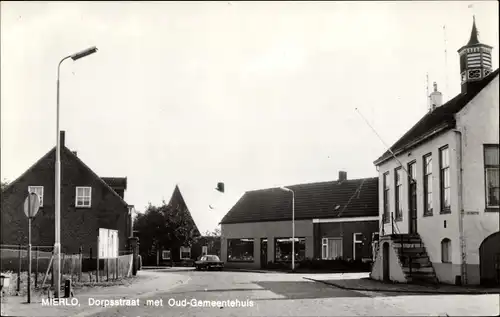 Ak Mierlo Nordbrabant Niederlande, Dorpsstraat met Oud-Gemeentehuis