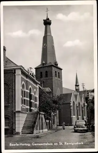 Ak Baarle Hertog Flandern Antwerpen, Gemeentehuis en St. Remigiuskerk