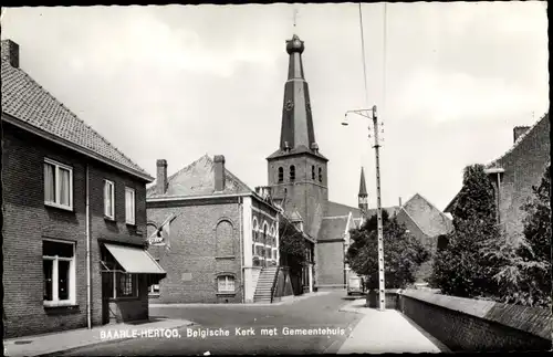 Ak Baarle Hertog Flandern Antwerpen, Belgische Kerk met Gemeentehuis