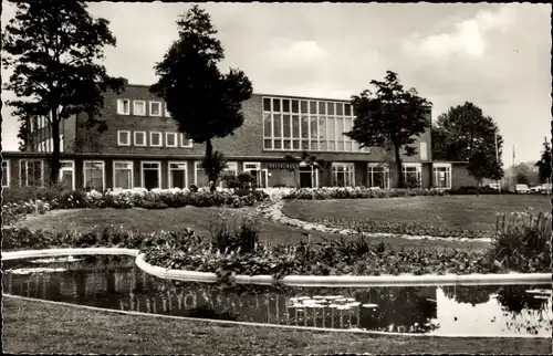 Ak Düren im Rheinland, Stadthalle mit Gartenanlage, Teich