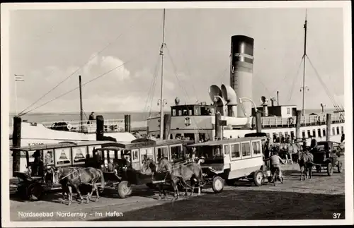 Foto Ak Norderney in Ostfriesland, Partie am Hafen, Dampfer, Kutschen