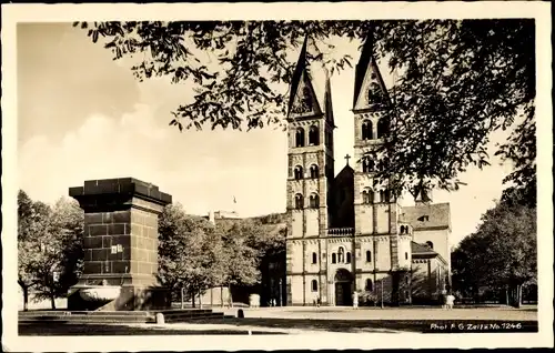 Ak Koblenz Rhein, Blick auf die St. Castorkirche, Vorplatz mit Brunnen