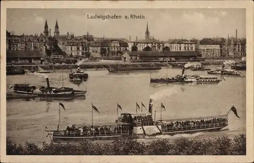 Ak Ludwigshafen am Rhein, Dampfer, Blick zur Stadt