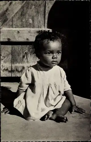 Ak Missions des Peres du Saint Esprit, Fillette de Madagascar