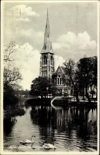 Ak København Kopenhagen Dänemark, Kirche, Schwäne auf dem See