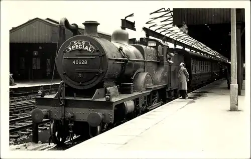 Foto Ak Britische Eisenbahn, Dampflok Nr. 40928, SLS Special, Bahnhof