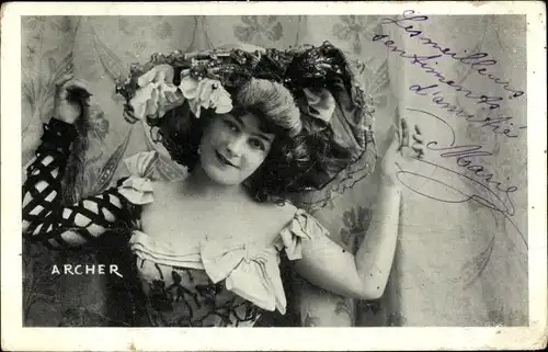 Ak Schauspielerin Archer, Portrait mit Hut