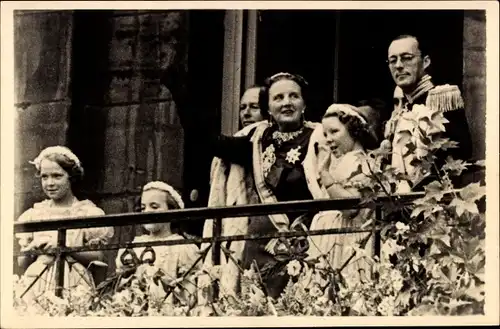 Ak Königin Juliana der Niederlande, Prinz Bernhard, Prinzessinnen Beatrix, Irene, Margriet, 1948
