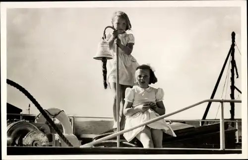 Ak Prinzessin Beatrix der Niederlande, Prinzessin Irene, aan boord van de Piet Hein, 1946