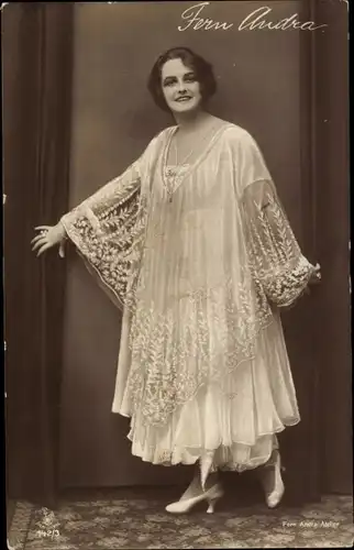 Ak Schauspielerin Fern Andra, Portrait im Spitzenkleid, Nr. 142/3
