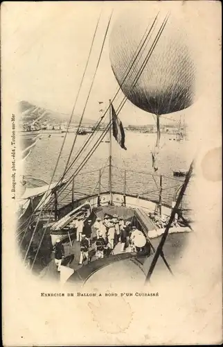 Ak Französisches Kriegsschiff, Exercice de Ballon a Bord d'un Cuirasse
