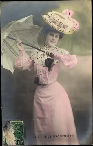 Ak La belle promeneuse, Frau in rosa Kleid mit Sonnenschirm