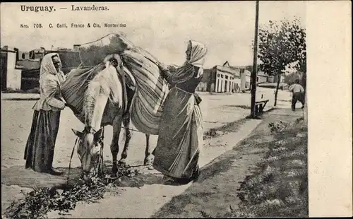 Ak Uruguay, Levanderas, Zwei Frauen, Pferd, Transport, Säcke