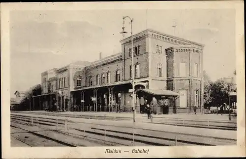 Ak Malchin in Mecklenburg, Bahnhof Gleisseite