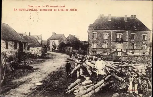 Ak La Hunaudière Sion les Mines Loire Atlantique, Ortspartie, Baumstämme