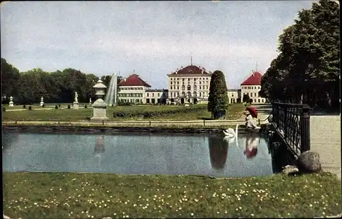 Ak München, Schloss Nymphenburg, Teich, Schwan, Fontäne