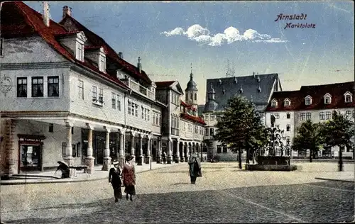 Ak Arnstadt in Thüringen, Marktplatz mit Passanten