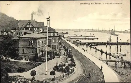 Ak Kiel in Schleswig Holstein, Strandweg mit Kaiserlichen Yachtklubgebäude, Bootsanlegestelle