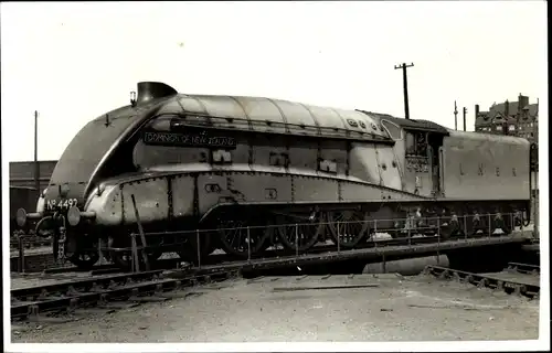 Foto Ak Britische Eisenbahn, Lokomotive Nr. 4492, Dominion of New Zealand, LNER