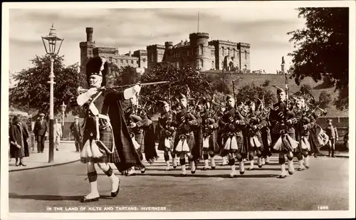 Ak Inverness Schottland, Schotten in Tracht, Dudelsack