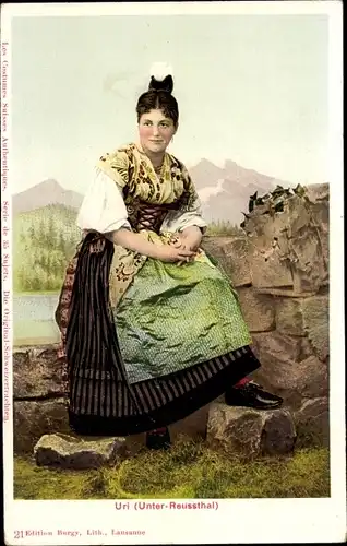 Ak Kanton Uri, Unter-Reussthal, Frau in schweizerischer Tracht