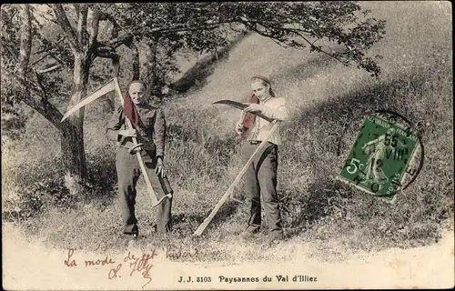 Ak Kanton Wallis, Paysannes du Val-d'Illiez, Bäuerinnen mit Sensen