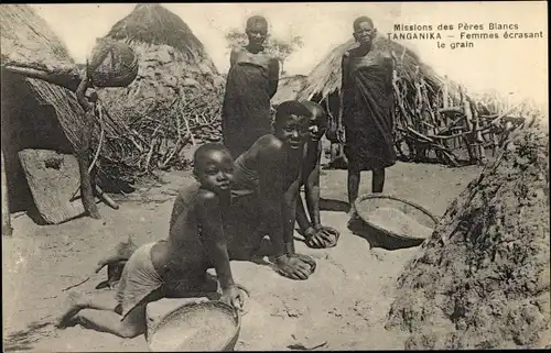 Ak Tanganika Tansania, Femmes ecrasant le grain