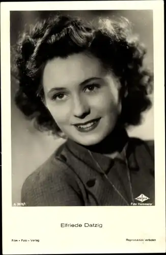 Ak Schauspielerin Elfriede Datzig, Portrait