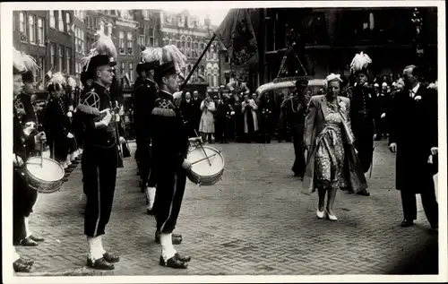 Ak Königin Juliana der Niederlande, Prinz Bernhard, Utrecht 1949, Utr. Stud. Weerbaarheid