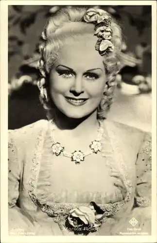 Ak Schauspielerin, Tänzerin und Sängerin Marika Rökk, Ufa Film, Portrait