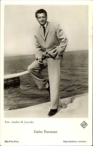Ak Schauspieler Carlos Thompson, Portrait mit Zigarre, Ufa Film