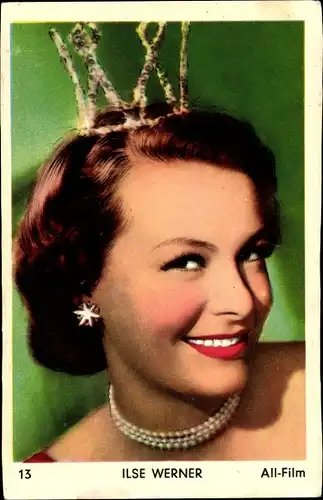 Ak Schauspielerin Ilse Werner, Portrait, Krone, Perlen