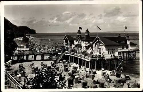 Ak Ostseebad Sellin auf Rügen, Seebrücke, Strandkörbe